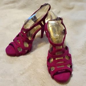 Gorgeous Steve Madden fuchsia suede sandals, NWOT